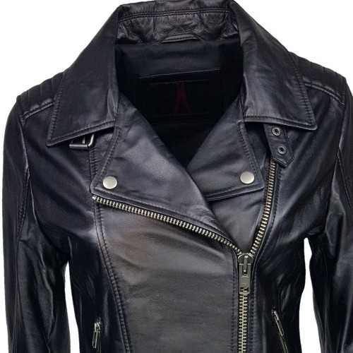Blouson style perfecto noir femme en cuir d’agneau – coupe ajustée et détails rock