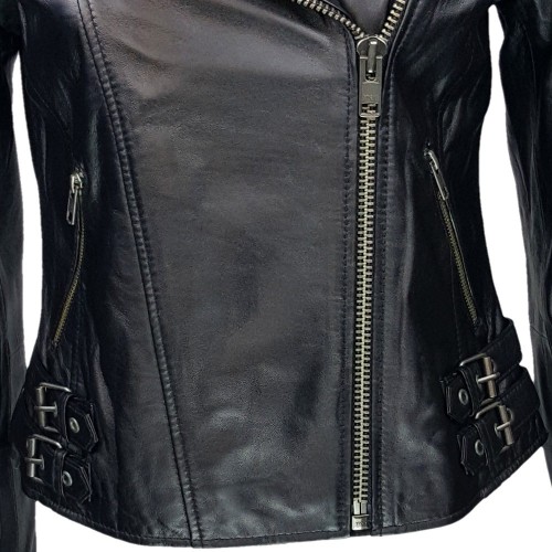 Blouson style perfecto noir femme en cuir d’agneau – coupe ajustée et détails rock