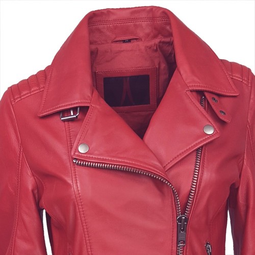 Blouson style perfecto rouge femme en cuir d’agneau – coupe ajustée et allure audacieuse